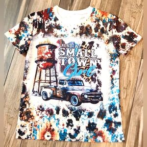 ‼️3 for$15‼️NWOT Small Town Girl Tshirt